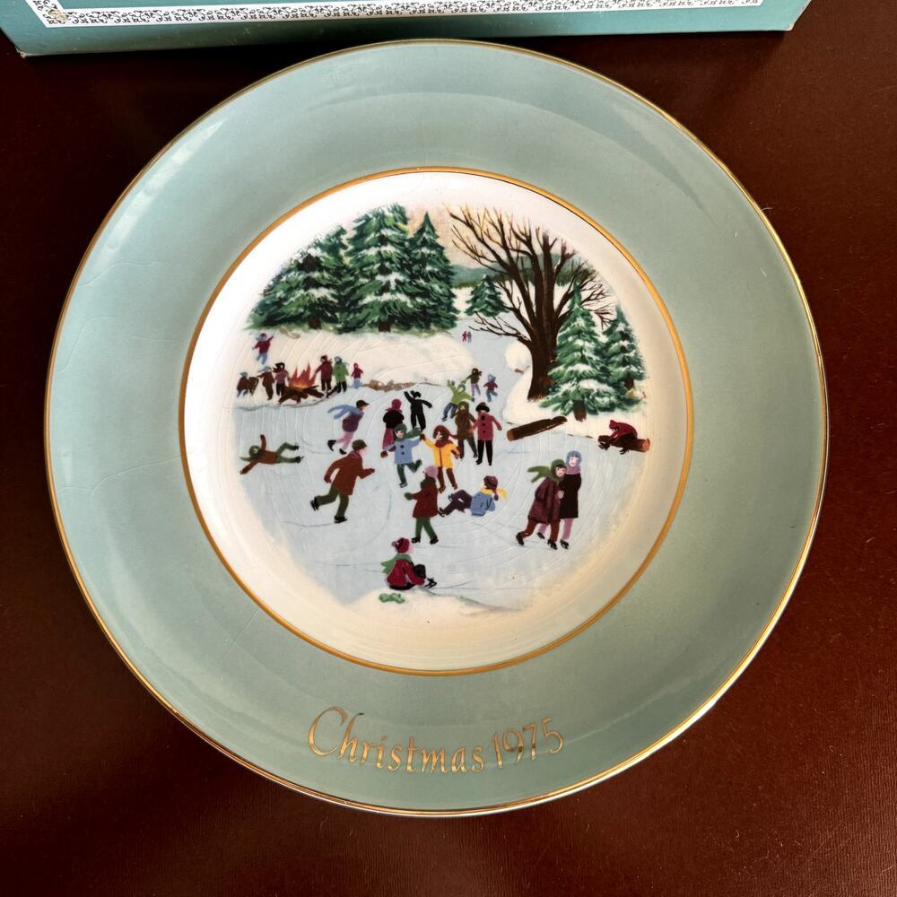 1975 Avon Christmas Plate Series Fourth Edition "Skaters on the Pond"